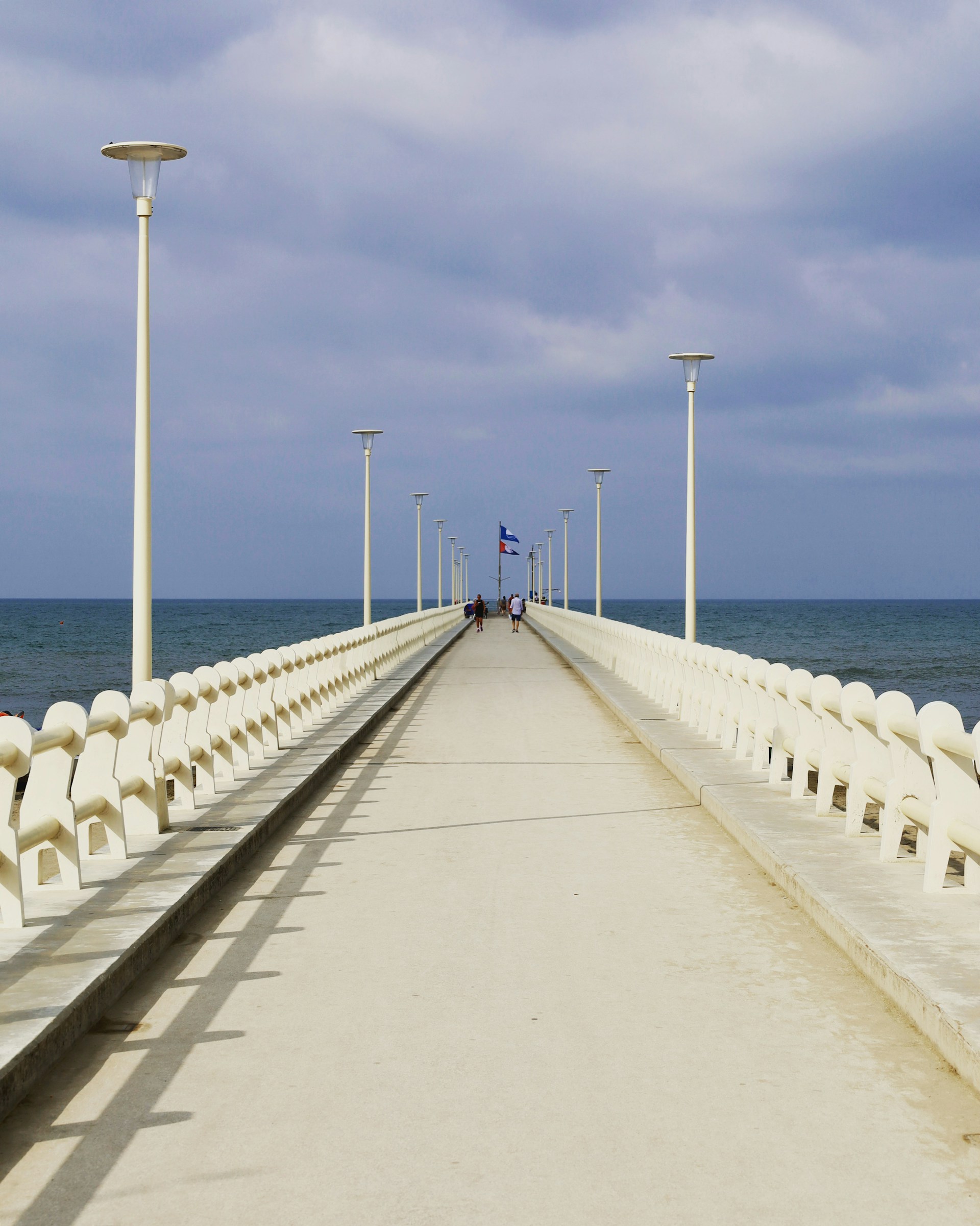 Pontile e spiaggia di Forte dei Marmi nel periodo estivo